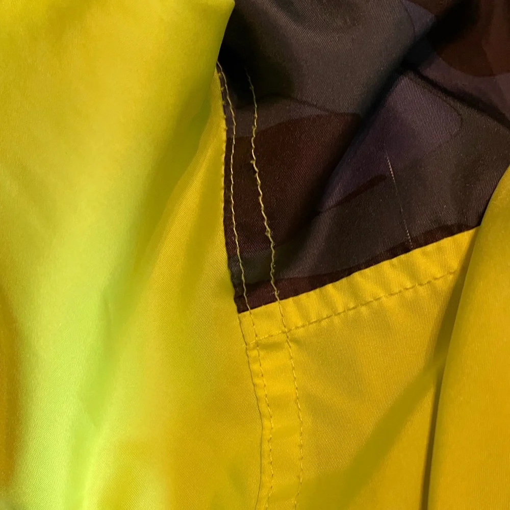 OSHKOSH B’gosh 3T Boys Jacket w hood lined Lime green & gray. Barely worn EUC